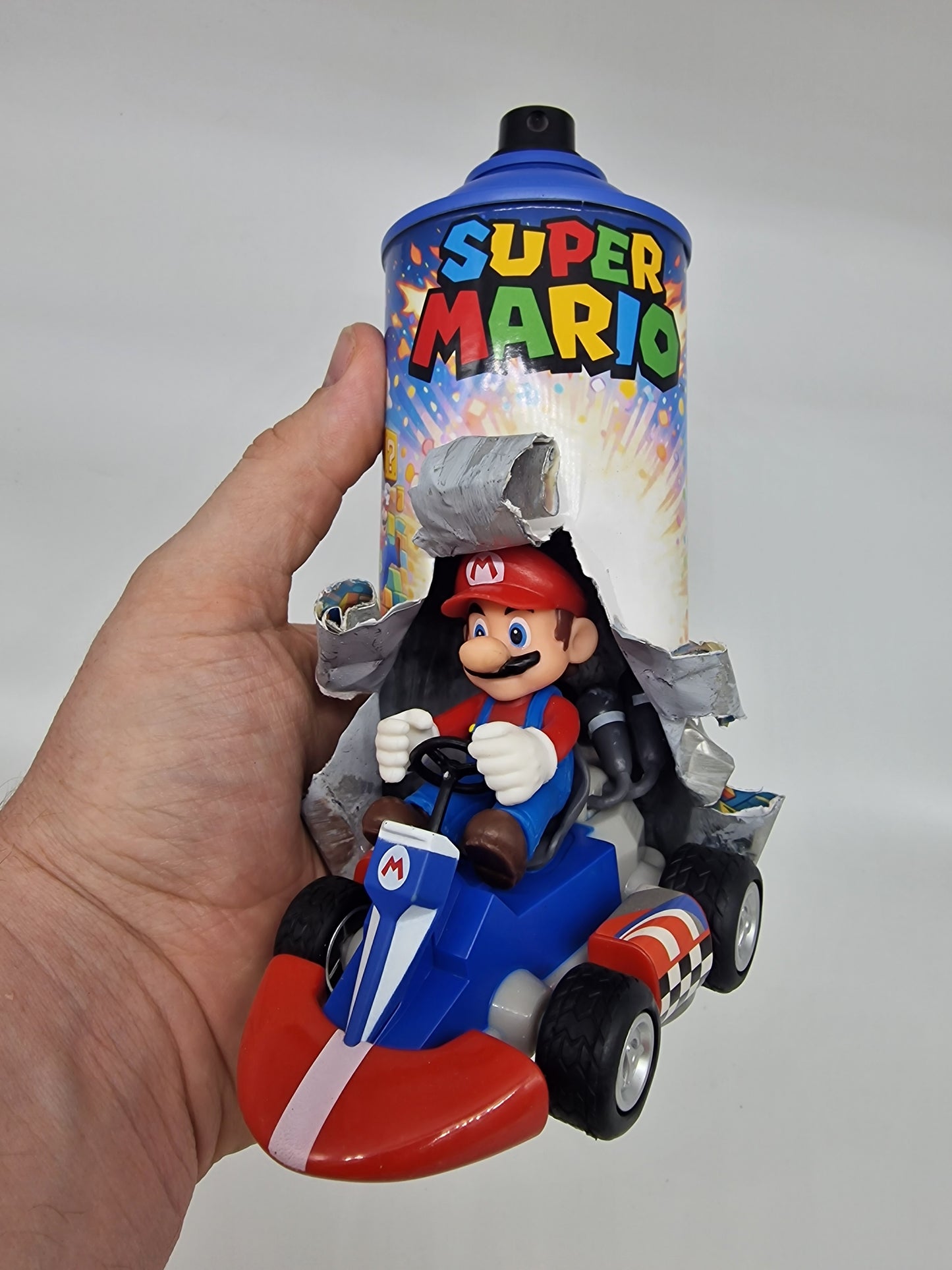 Bombe de peinture custom nintendo  – Figurine mario pop culture artisanale