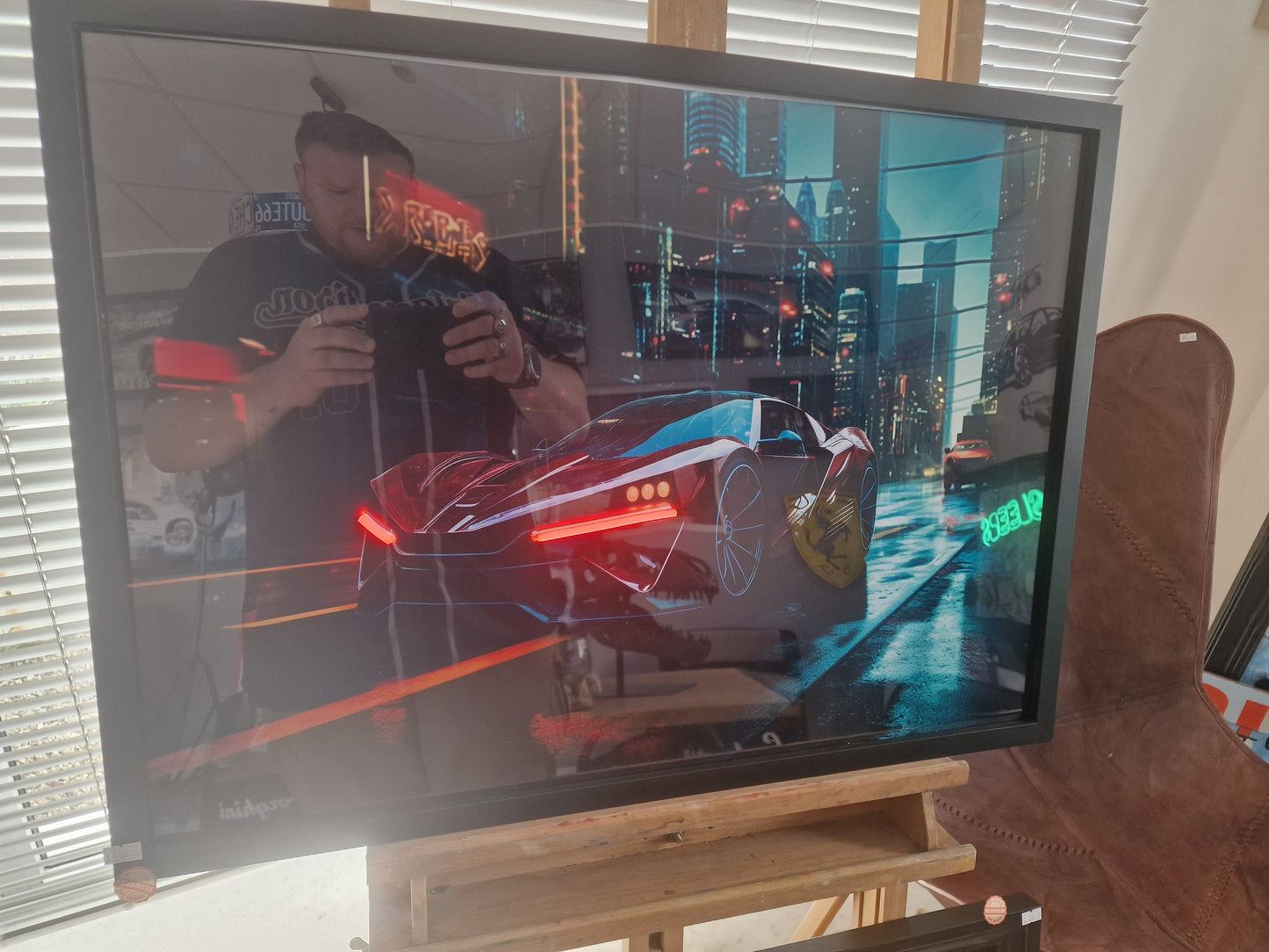 Cadre voiture futuriste 54×74 avec néons rouges – Voiture cyberpunk – Création artisanale Ardèche