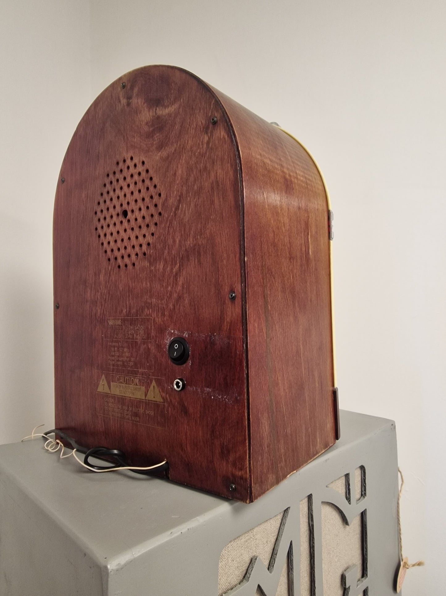 Enceinte Bluetooth  style Jukebox Vintage – Pièce Unique (Ardèche)