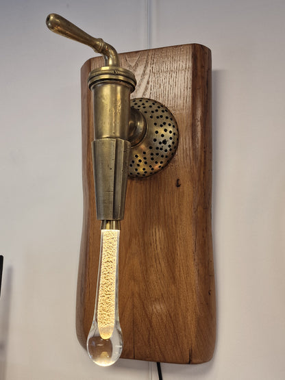 Lampe Murale Artisanale design en Robinet de Vigneron & Bois d’Acacia – Ampoule Goutte d’Eau (Ardèche)