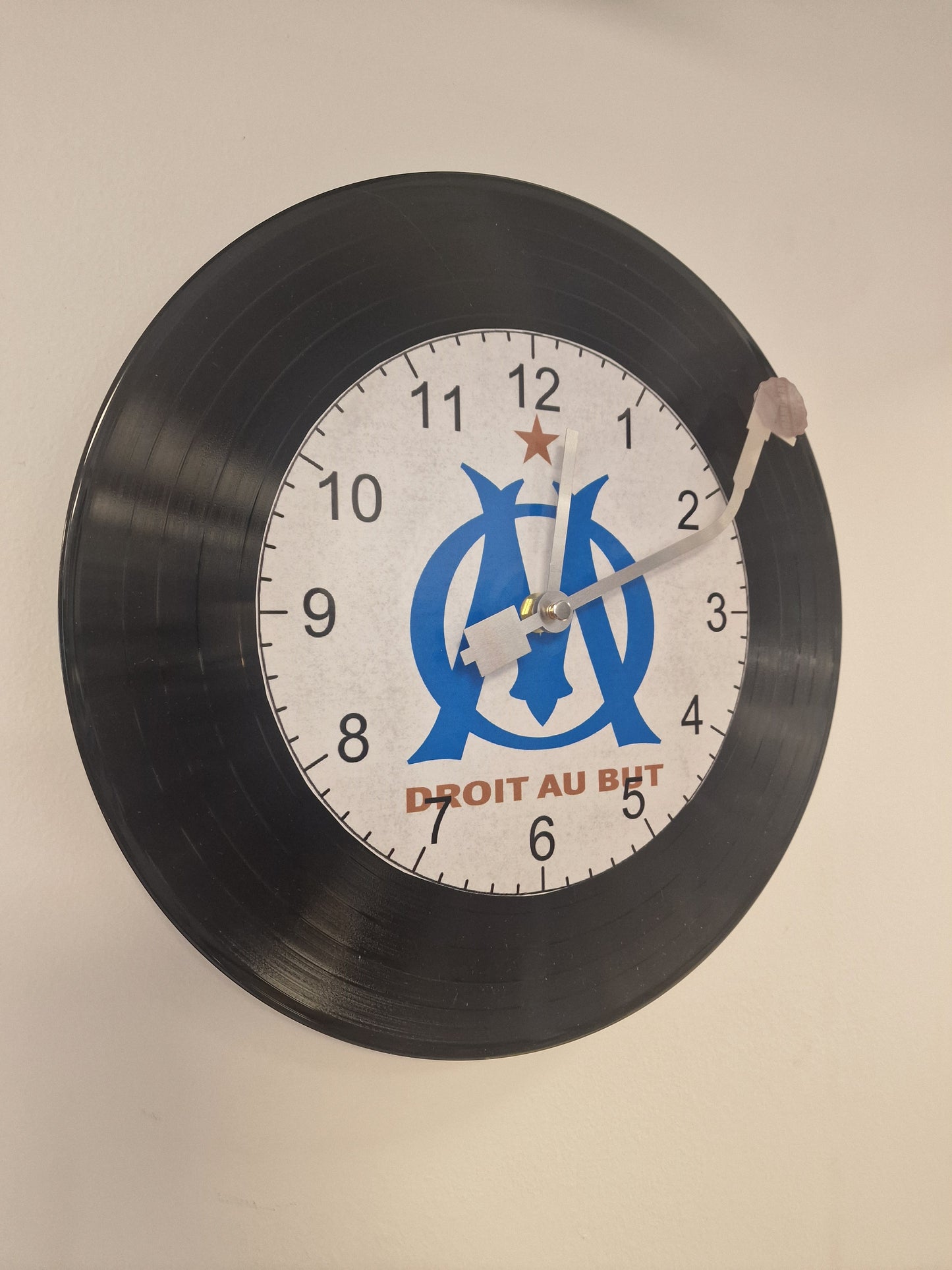 Horloge Vinyle l'olympique marseillais – Une Horloge Vintage Unique pour les Fans de l'om