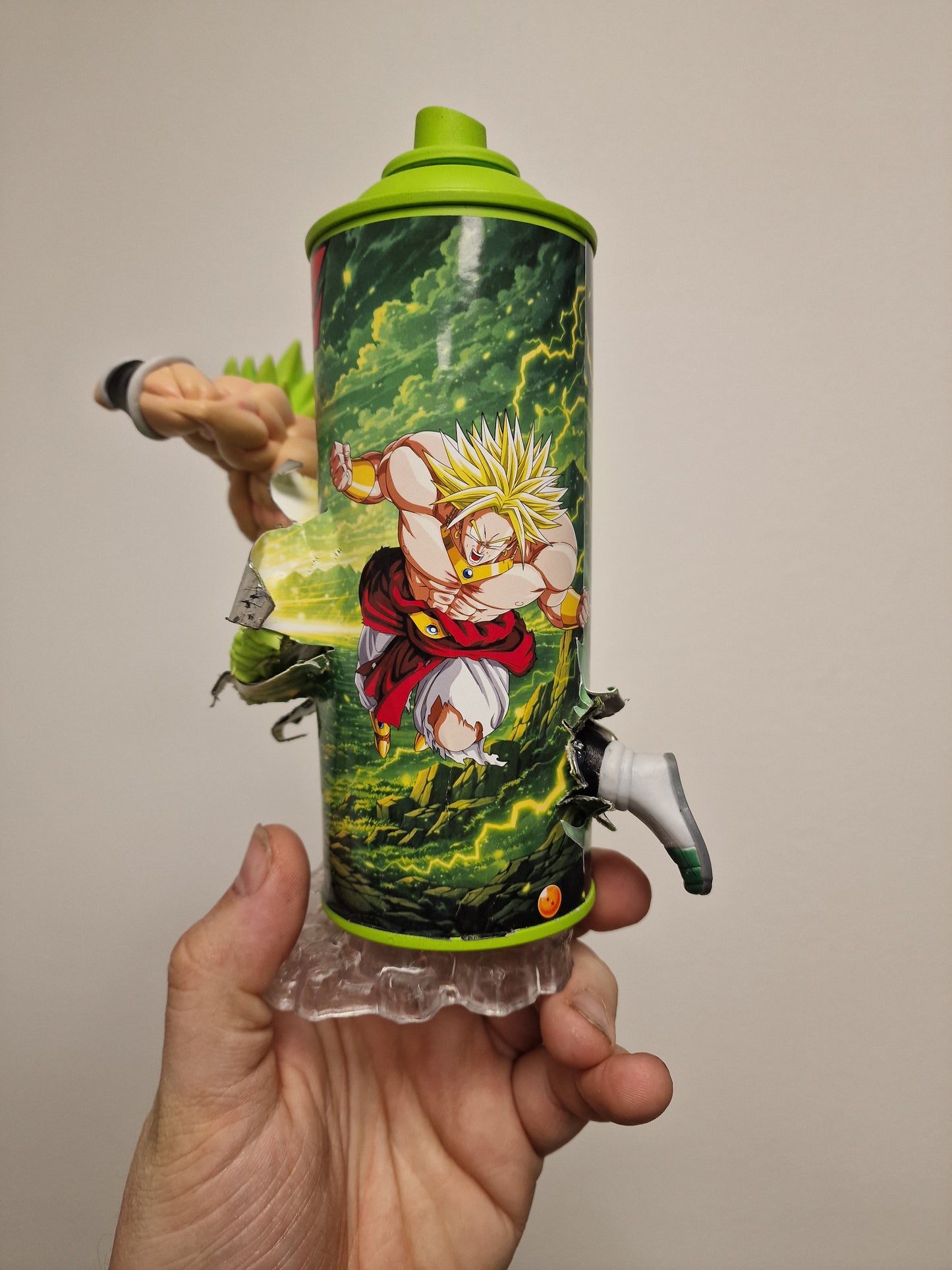Bombe de peinture custom dragon ball z – Figurine broly pop culture artisanale