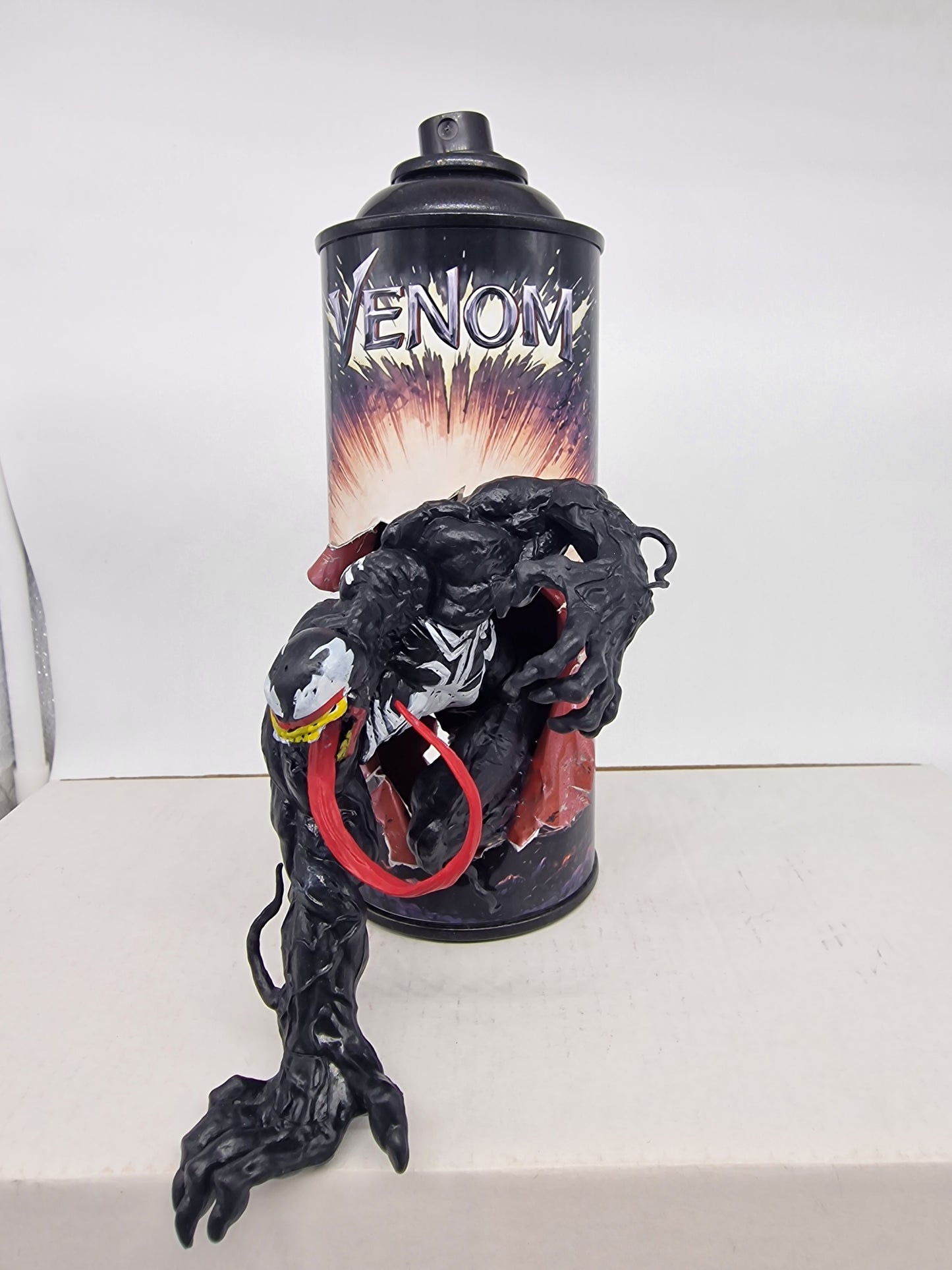 Bombe de peinture custom marvel – Figurine venom pop culture artisanale