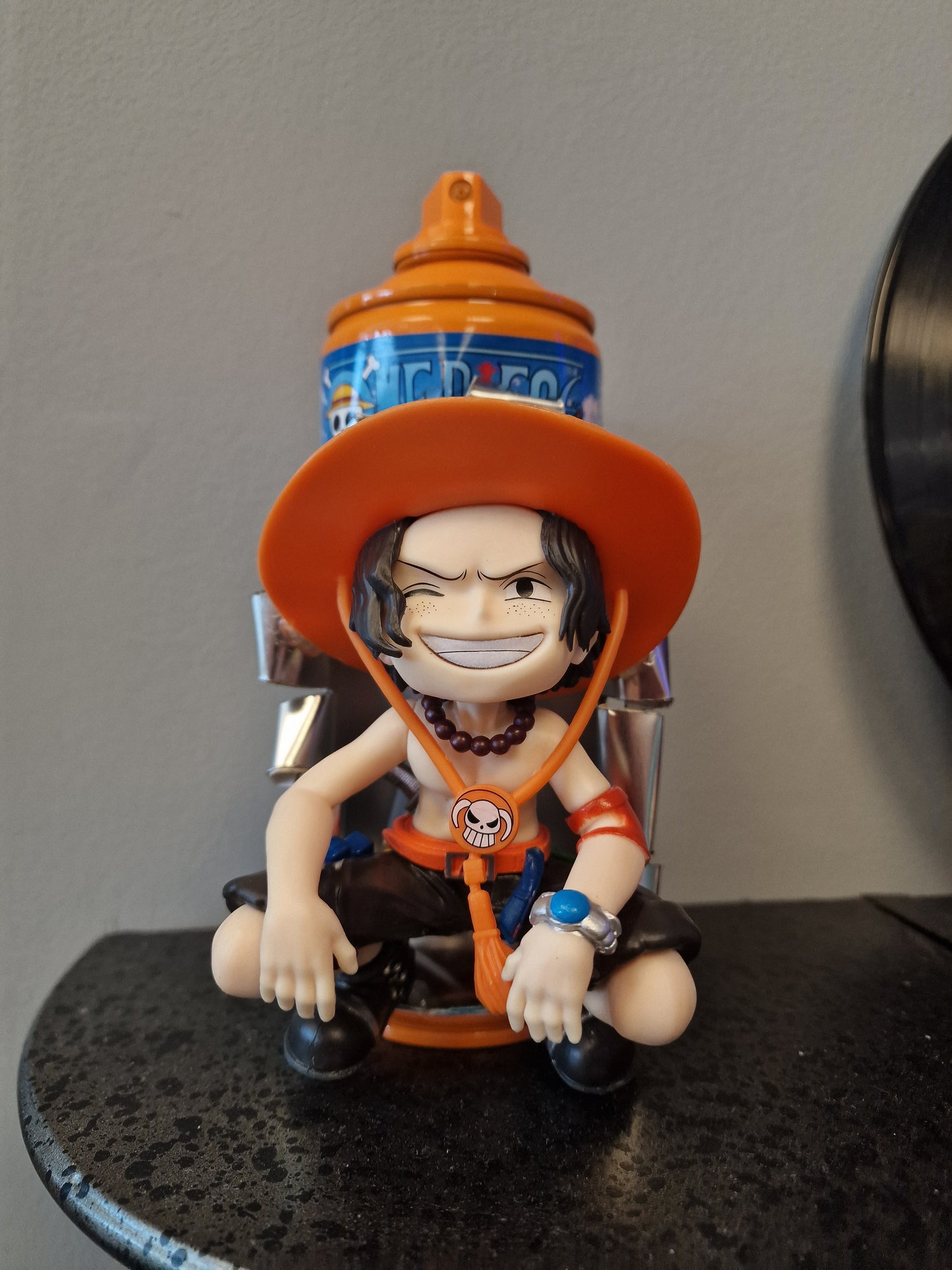 Portgas D. AceOne Piece – Bombe de peinture customisée – Décoration manga – Figurine – Création artisanale