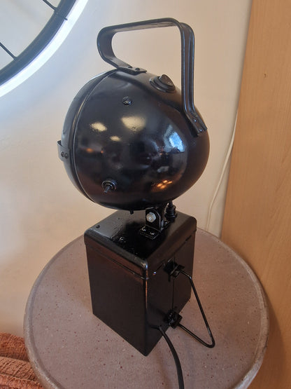 Lampe projecteur vintage – Création industrielle unique