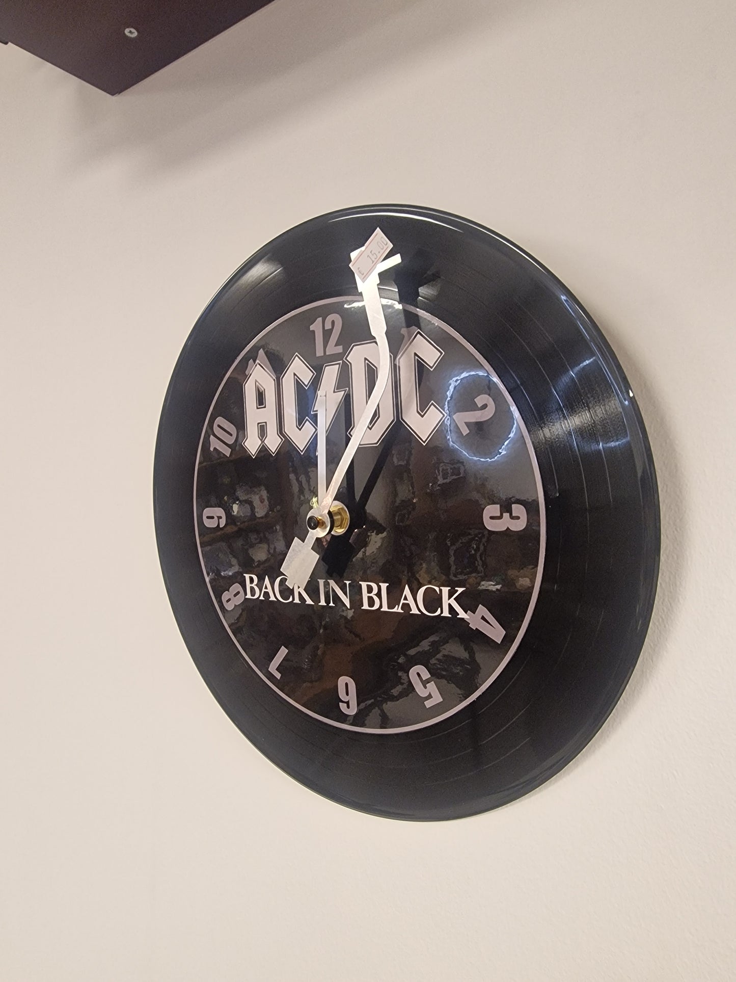 Horloge Vinyle ACDC– Une Horloge Vintage Unique pour les Fans de ACDC