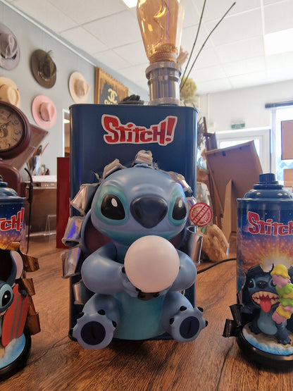 Lampe Stitch – Bidon métal customisé avec figurine lumineuse – Décoration Disney – Création artisanale