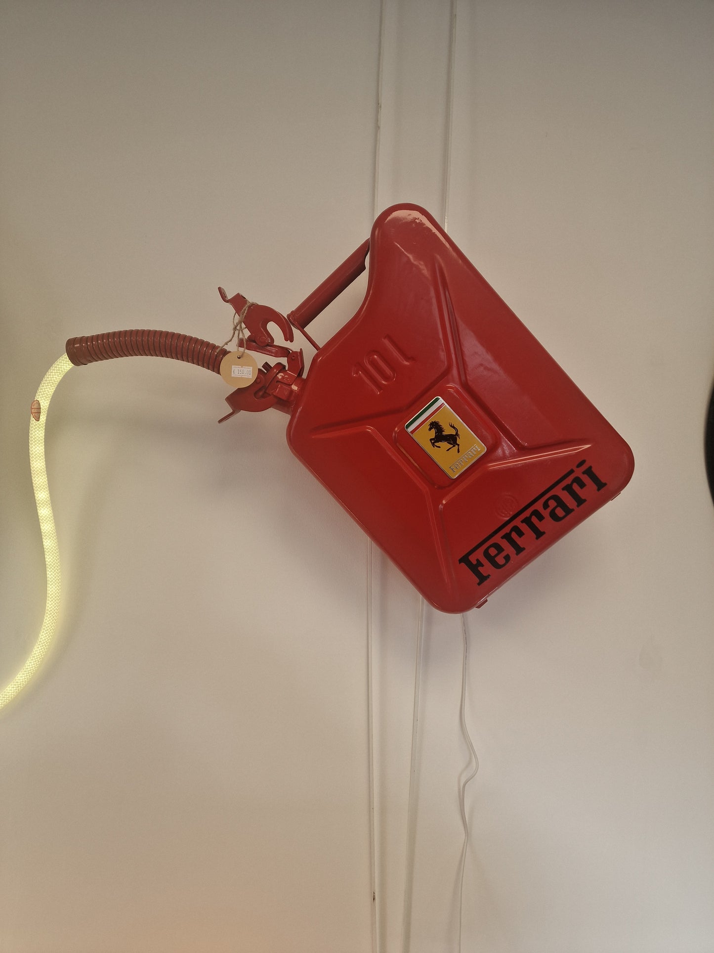 Lampe Jerrycan Ferrari – Luminaire Design RGB Fait Main