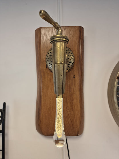 Lampe Murale Artisanale design en Robinet de Vigneron & Bois d’Acacia – Ampoule Goutte d’Eau (Ardèche)