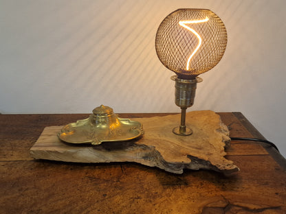 Lampe Artisanale en Bois Massif avec Encrier Vintage & Ampoule LED Cage – Création Unique en Ardèche