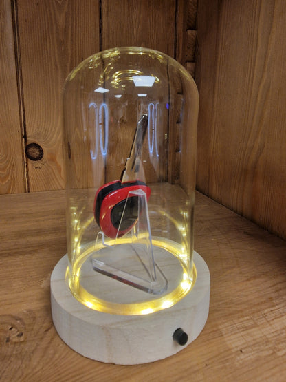 Clé Ferrari Sous Cloche LED – Objet de Collection Automobile