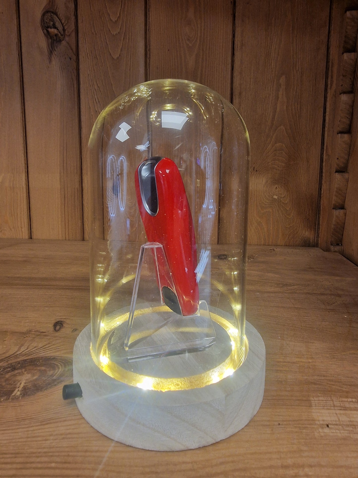 Clé Porsche ROUGE Sous Cloche LED – Objet de Collection Automobile Ø 10 cm – H 16 cm (Copie)