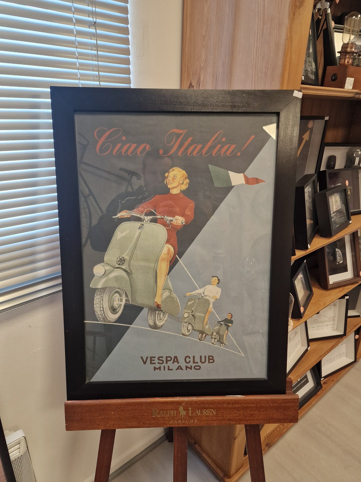 Cadre avec affiche ancienne "Vespa Club Milano –- Ciao Italia
