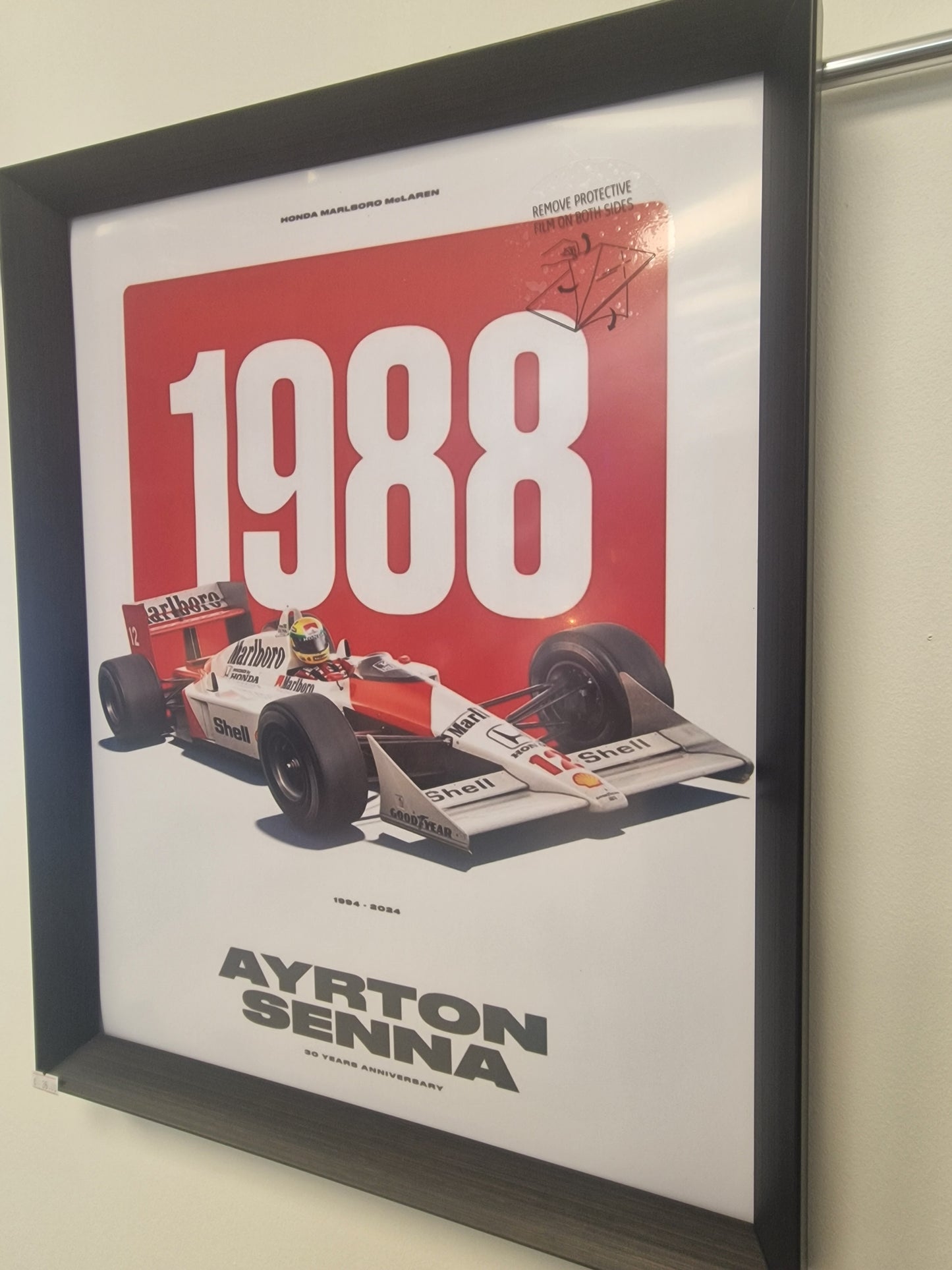 Cadre décoratif Ayrton Senna – McLaren Honda MP4/4 saison 1988 (Formats 40 × 50 cm et A3)