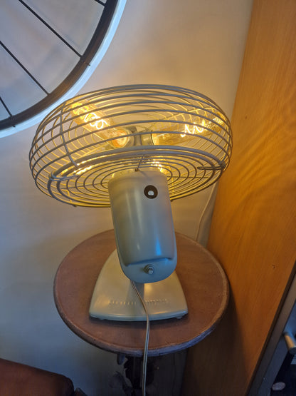 Lampe industrielle vintage en ancien ventilateur – Création unique avec 4 ampoules LED