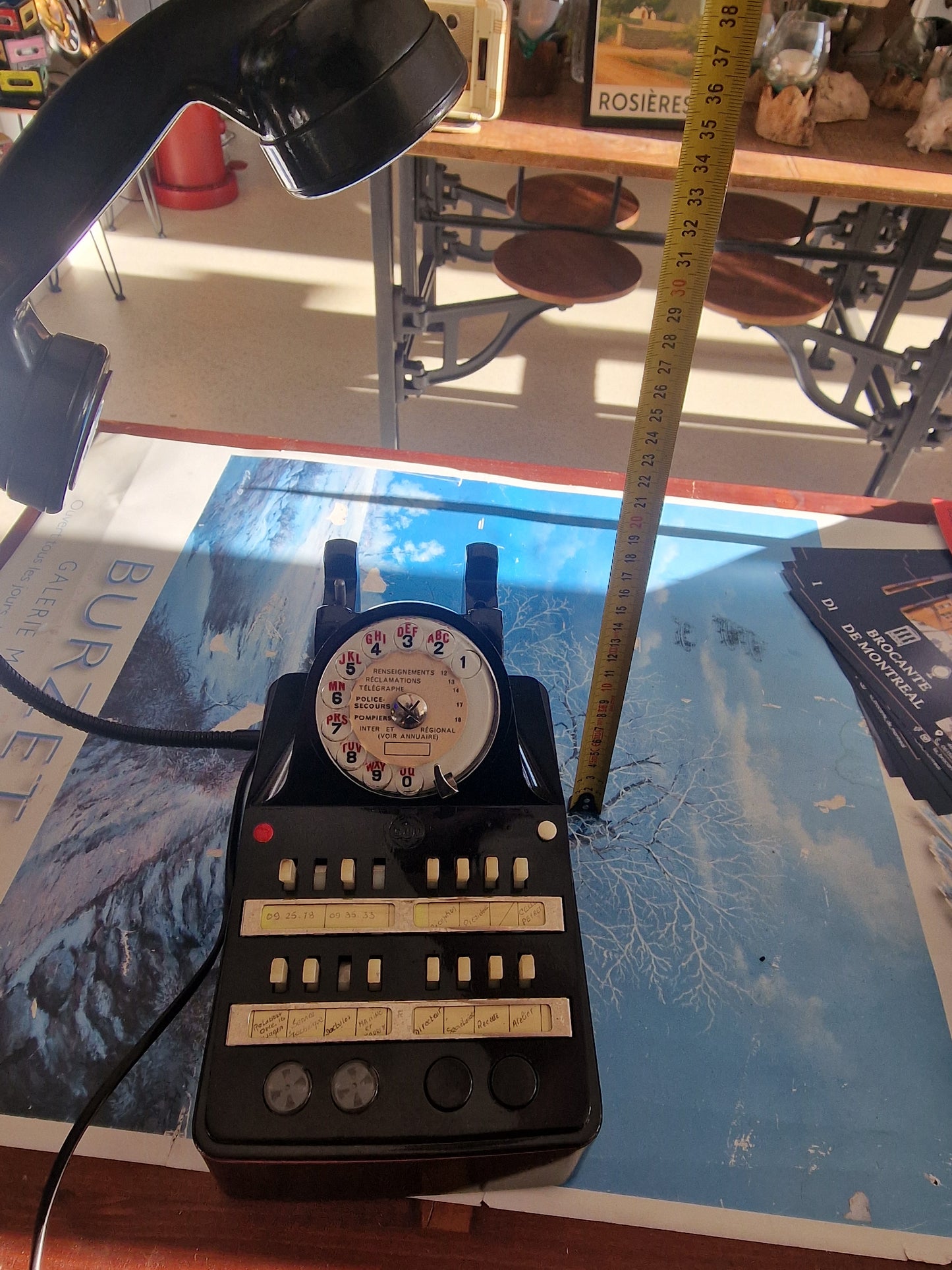 Lampe vintage upcyclée – téléphone  transformé en lampe design industrielle