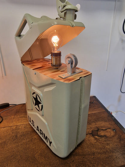 Lampe jerrican US Army artisanale – Lampe briquet vintage en métal – Création unique Made in Ardèche
