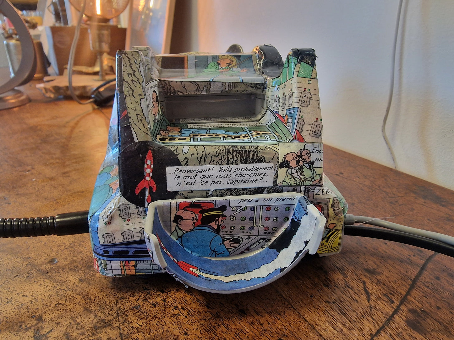 Lampe Téléphone Vintage upcycling Tintin Objectif Lune