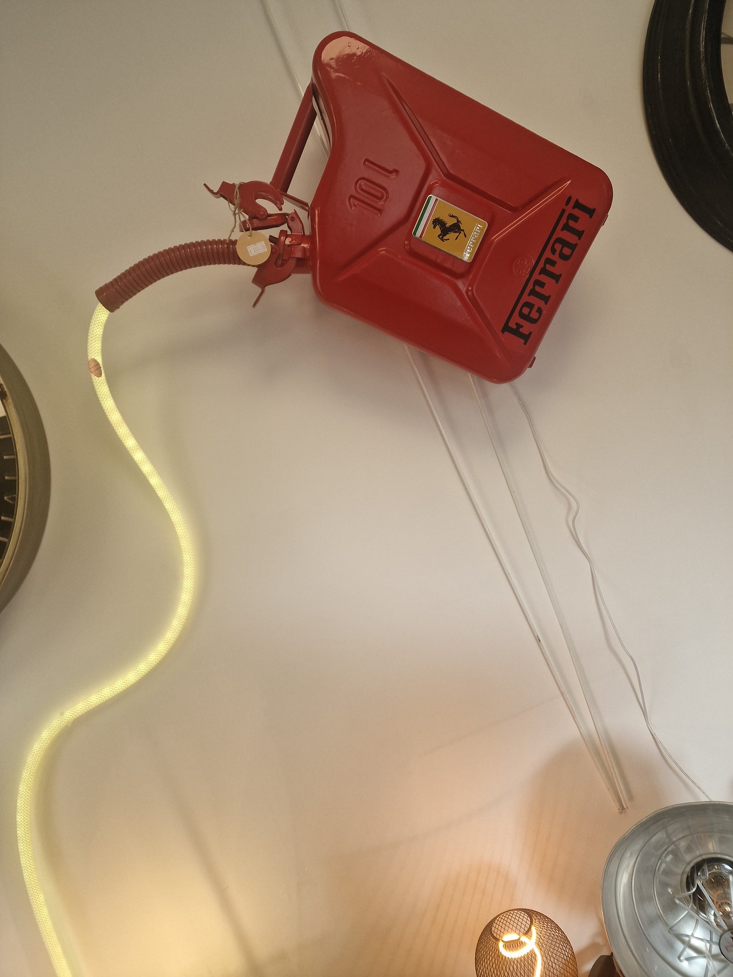 Lampe Jerrycan Ferrari – Luminaire Design RGB Fait Main