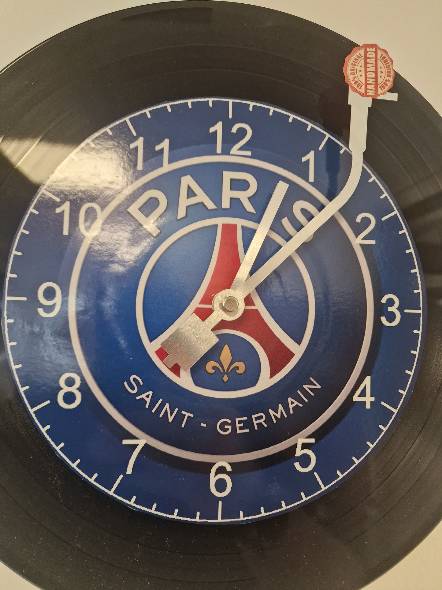 Horloge Vinyle paris St Germain – Une Horloge Vintage Unique pour les Fans de psg