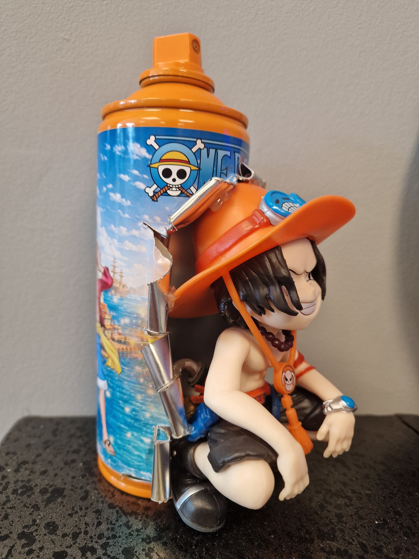 Portgas D. AceOne Piece – Bombe de peinture customisée – Décoration manga – Figurine – Création artisanale