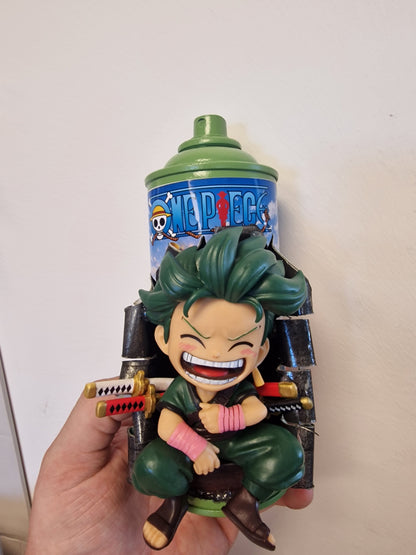 Zoro One Piece – Bombe de peinture customisée – Décoration manga – Figurine – Création artisanale