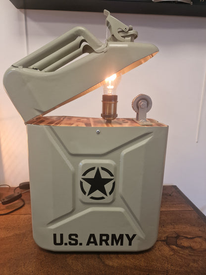 Lampe jerrican US Army artisanale – Lampe briquet vintage en métal – Création unique Made in Ardèche