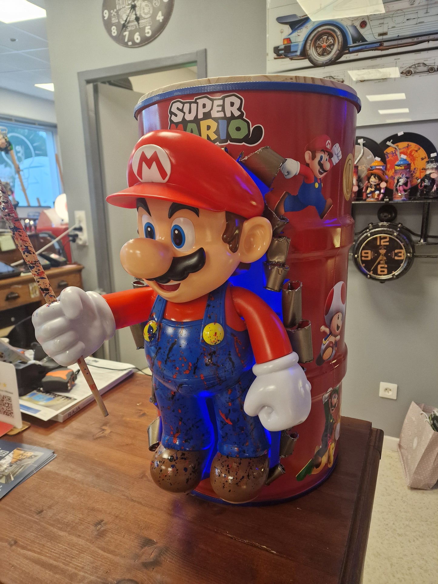 Table d’appoint super mario – Bidon métal custom 60L transformé en meuble design geek