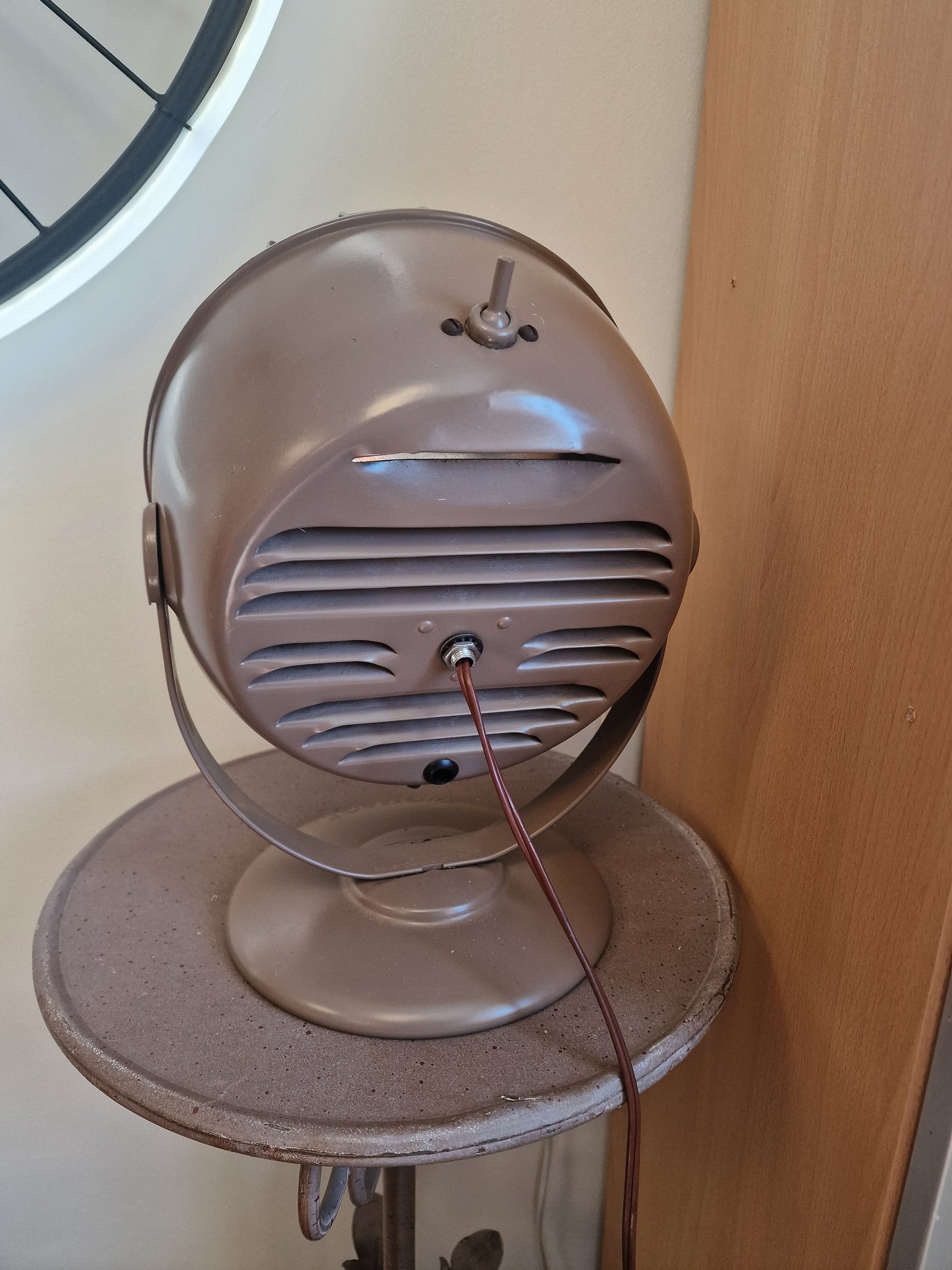 Lampe industrielle vintage en radiateur Thomson recyclé – métal chocolat – style atelier