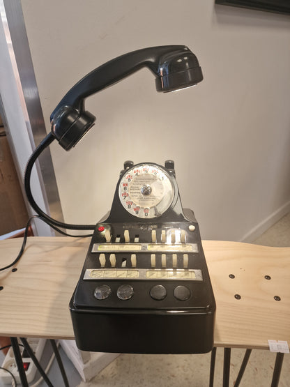 Lampe vintage upcyclée – téléphone  transformé en lampe design industrielle