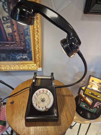 Lampe vintage upcyclée – téléphone  transformé en lampe industrielle