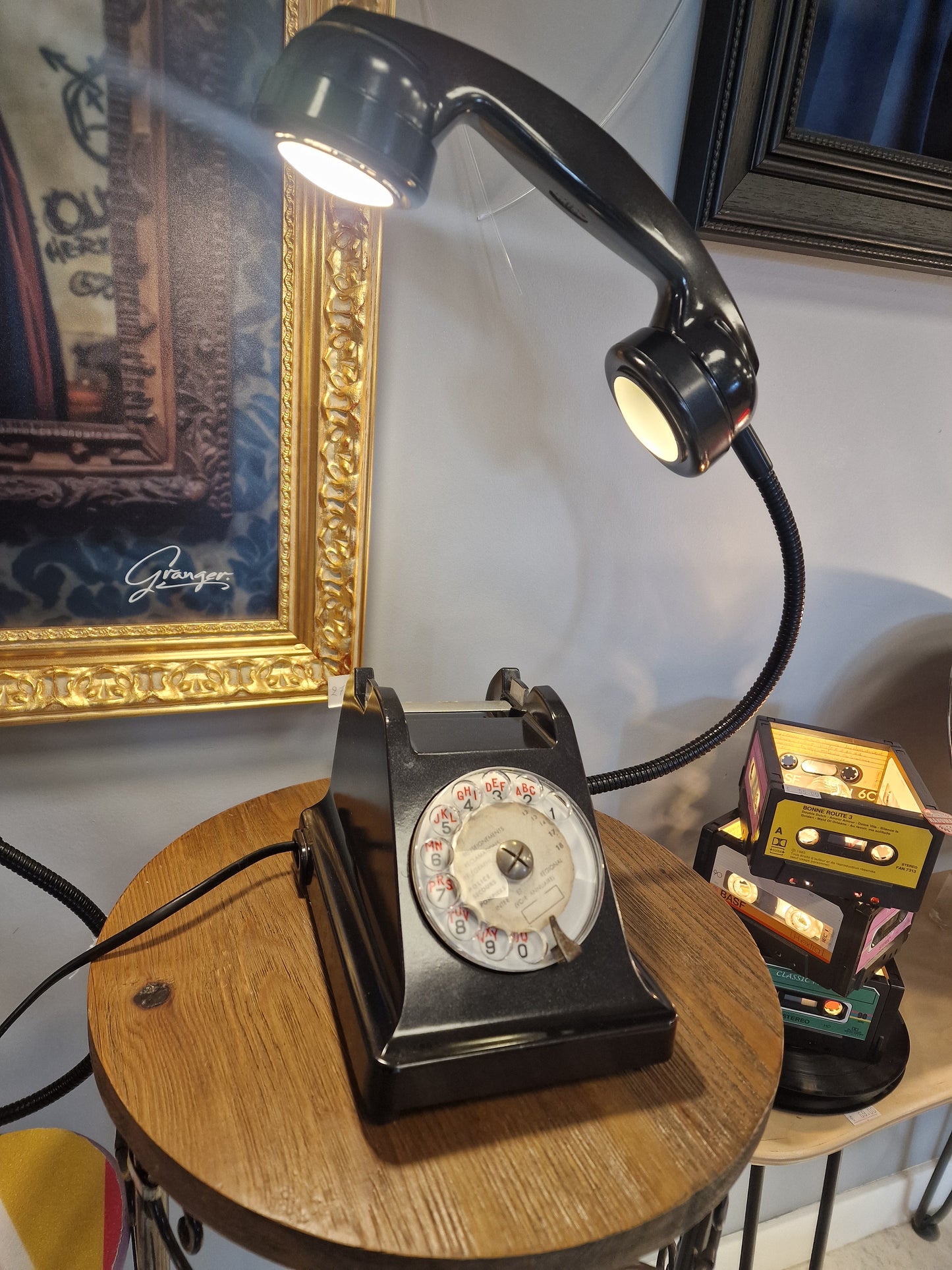 Lampe vintage upcyclée – téléphone  transformé en lampe industrielle