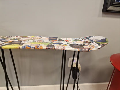 Table d’Appoint Naruto en Planche de Skate – Tabouret Manga Artisanal