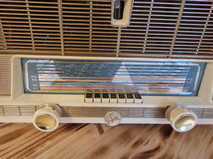 Radio vintage Lyre transformée en enceinte Bluetooth