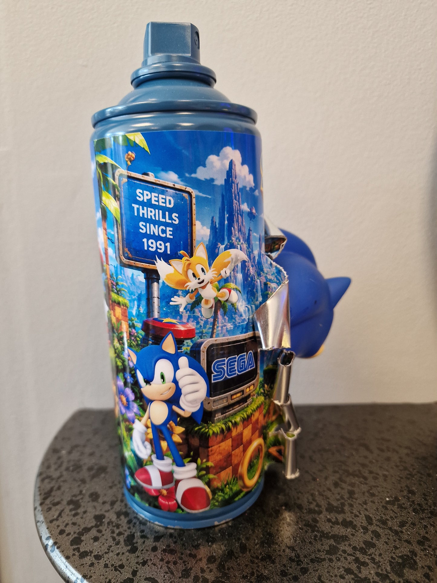 Bombe de peinture customisée Sonic – Figurine 3D effet explosion – Décoration gaming rétro SEGA
