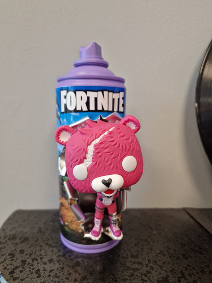 Bombe de peinture customisée Fortnite – Cuddle Team Leader | Décoration gaming artisanale unique