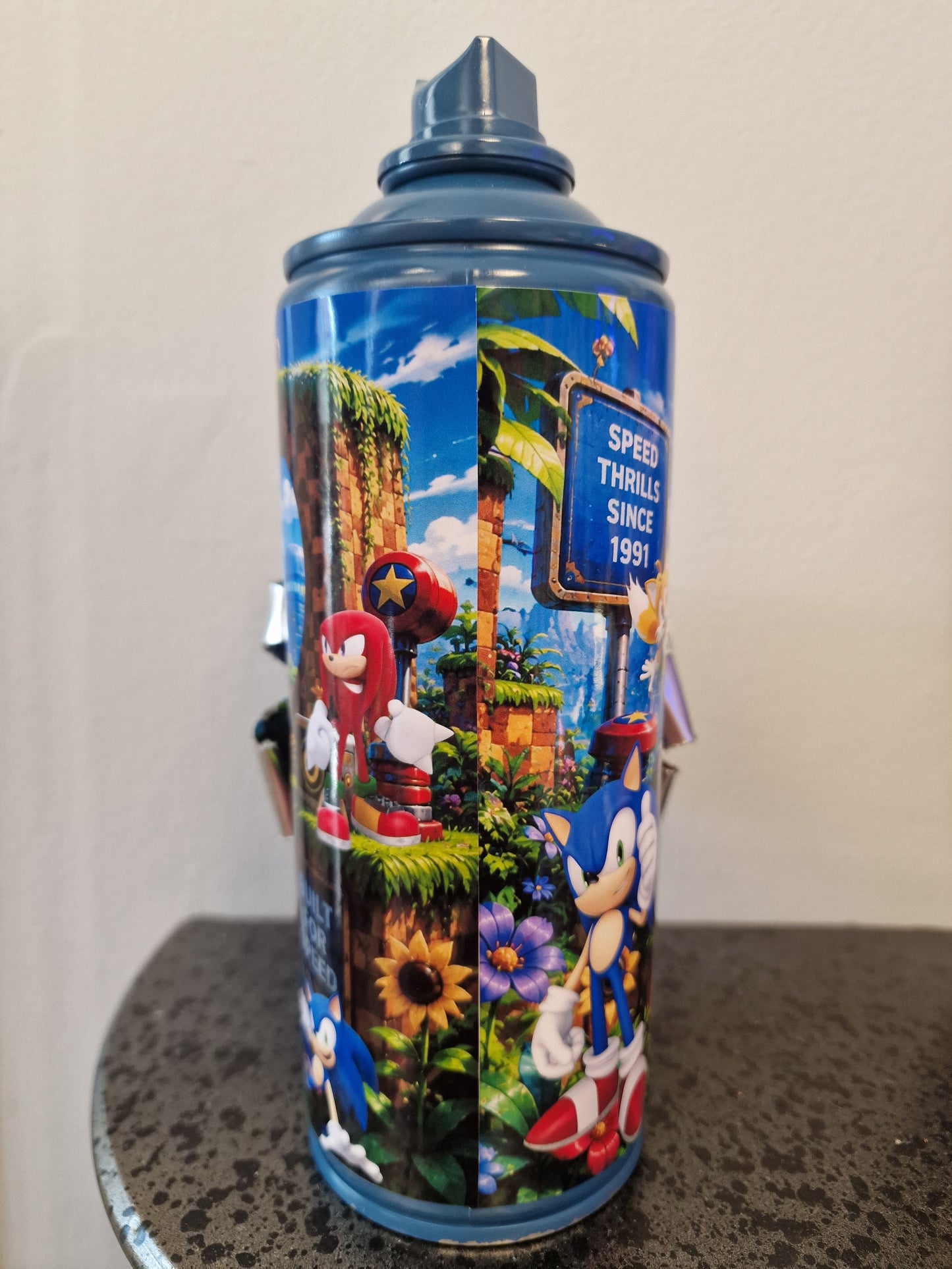 Bombe de peinture customisée Sonic – Figurine 3D effet explosion – Décoration gaming rétro SEGA