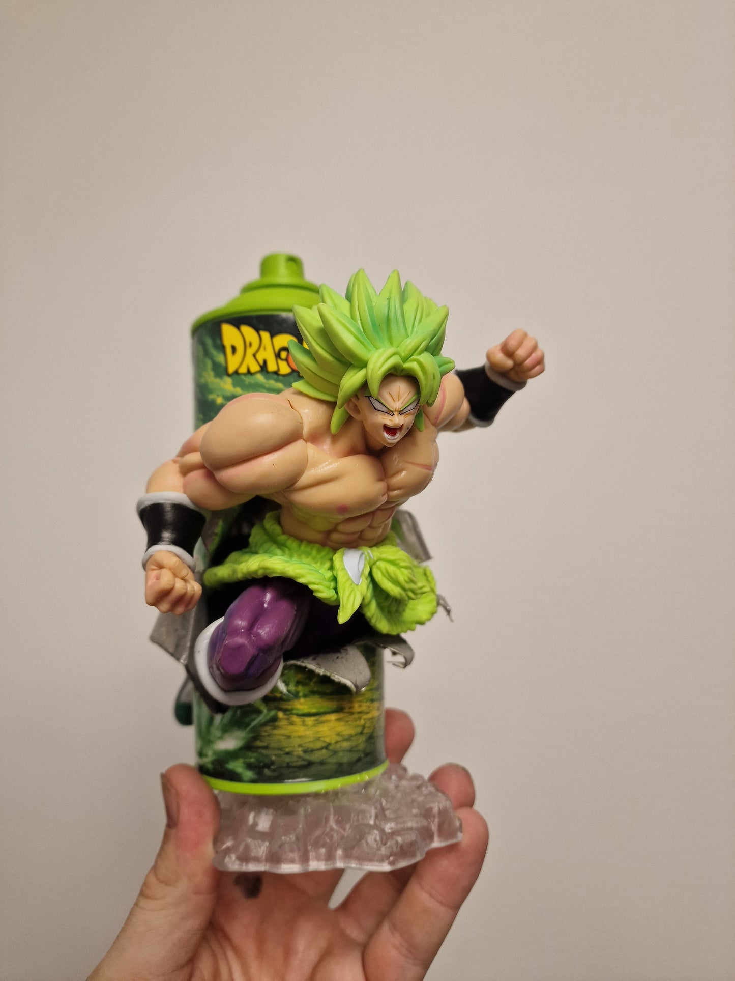 Bombe de peinture custom dragon ball z – Figurine broly pop culture artisanale