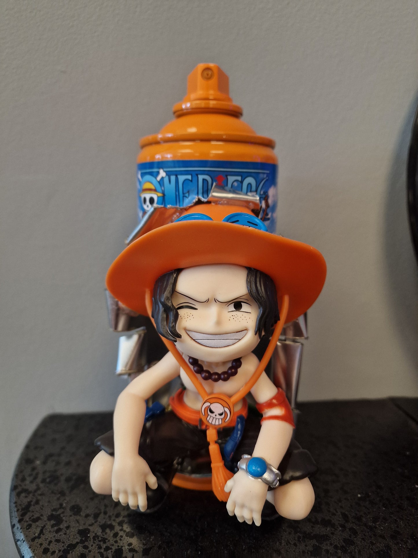 Portgas D. AceOne Piece – Bombe de peinture customisée – Décoration manga – Figurine – Création artisanale