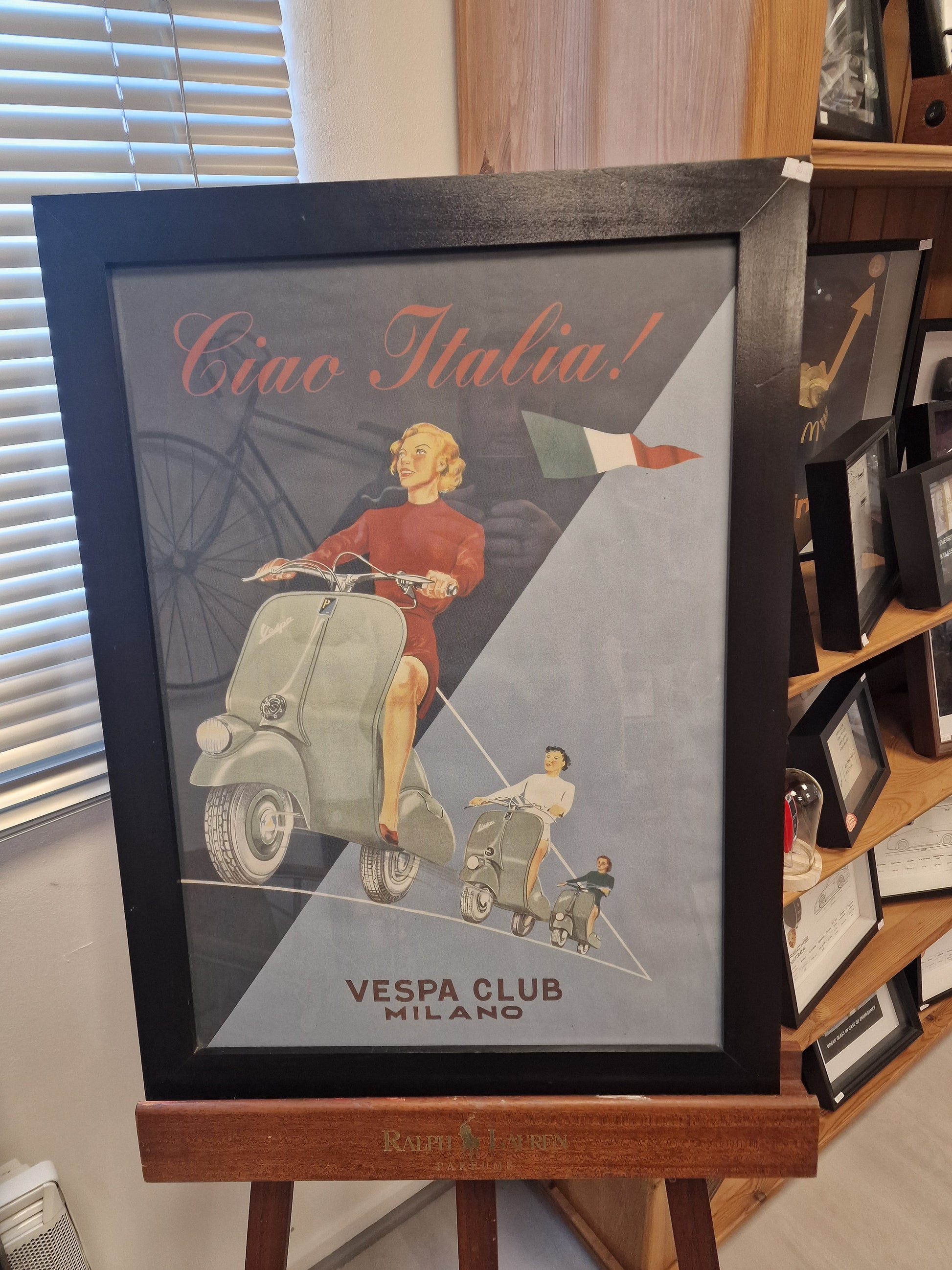 Cadre avec affiche ancienne "Vespa Club- Milano – Ciao Italia