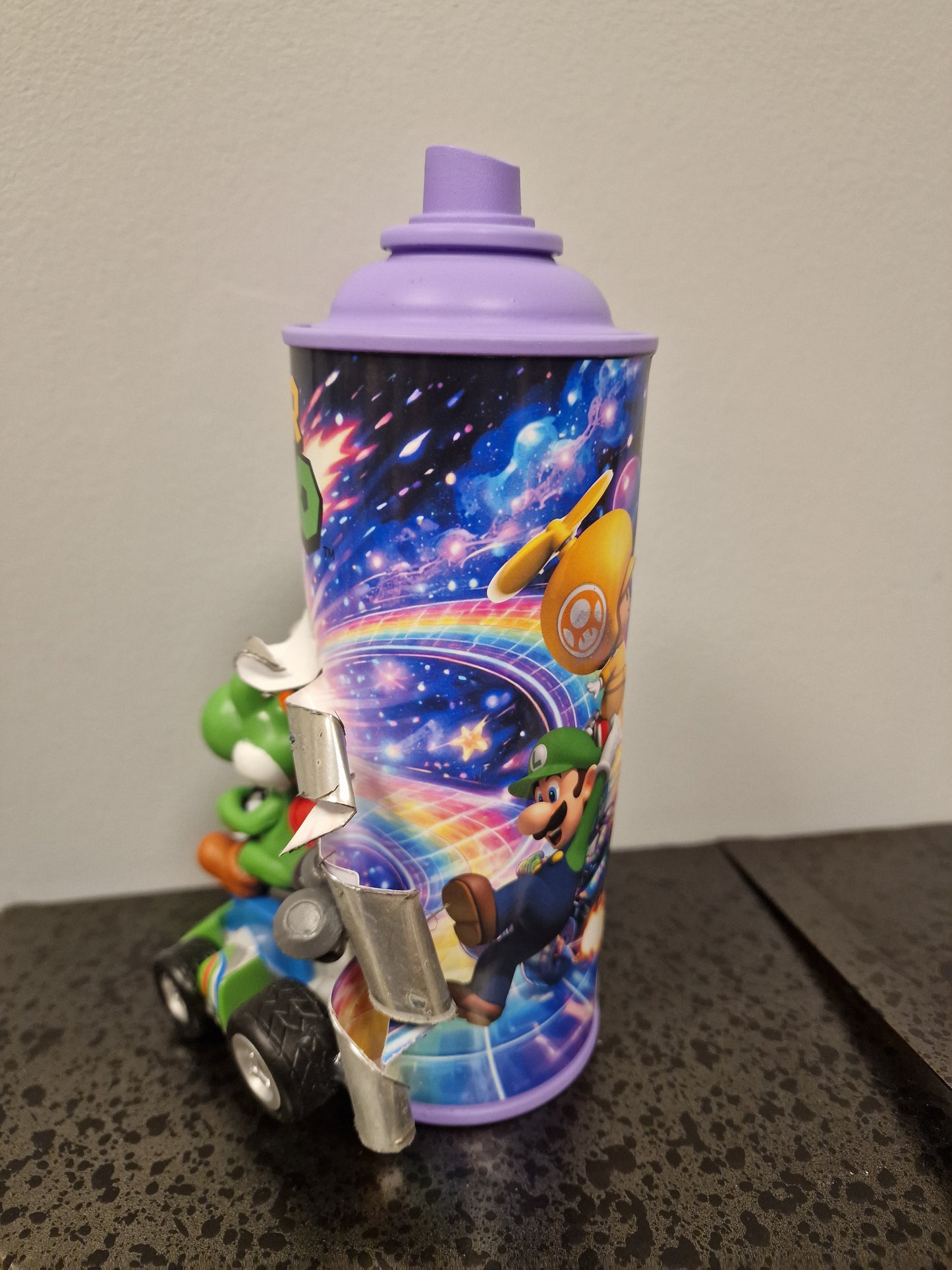 Bombe de peinture custom nintendo   – Figurine yoshi pop culture artisanale