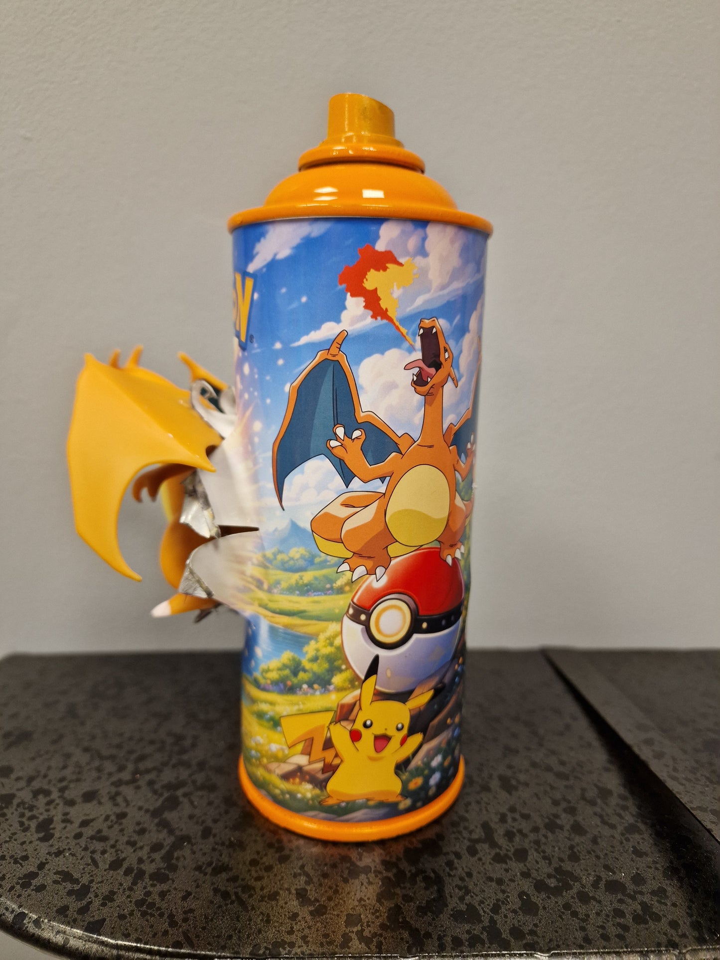 Bombe de peinture custom pokemon – Figurine dracofeu pop culture artisanale