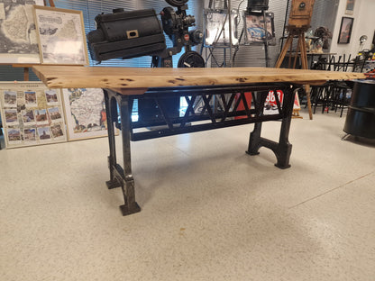 Table industrielle vintage 200 cm – Pieds de machine industrielle anciens & poutres rivetées