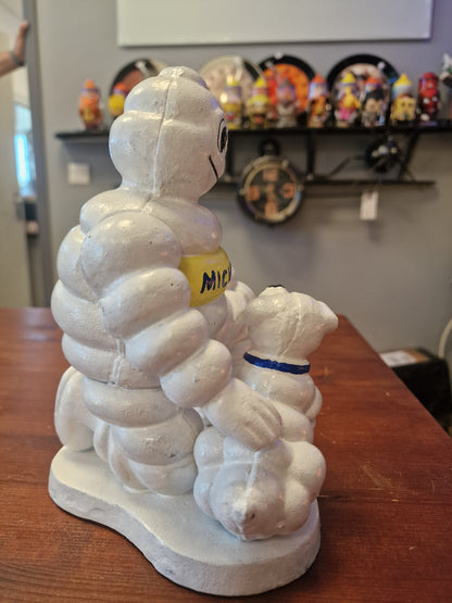 Statuette Michelin Bibendum en fonte avec chien – Sculpture publicitaire vintage en métal 20 cm