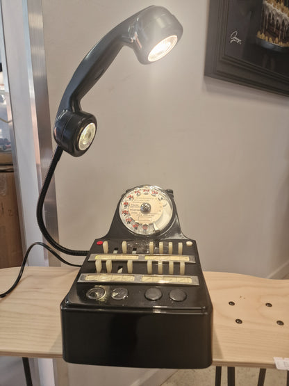 Lampe vintage upcyclée – téléphone  transformé en lampe design industrielle