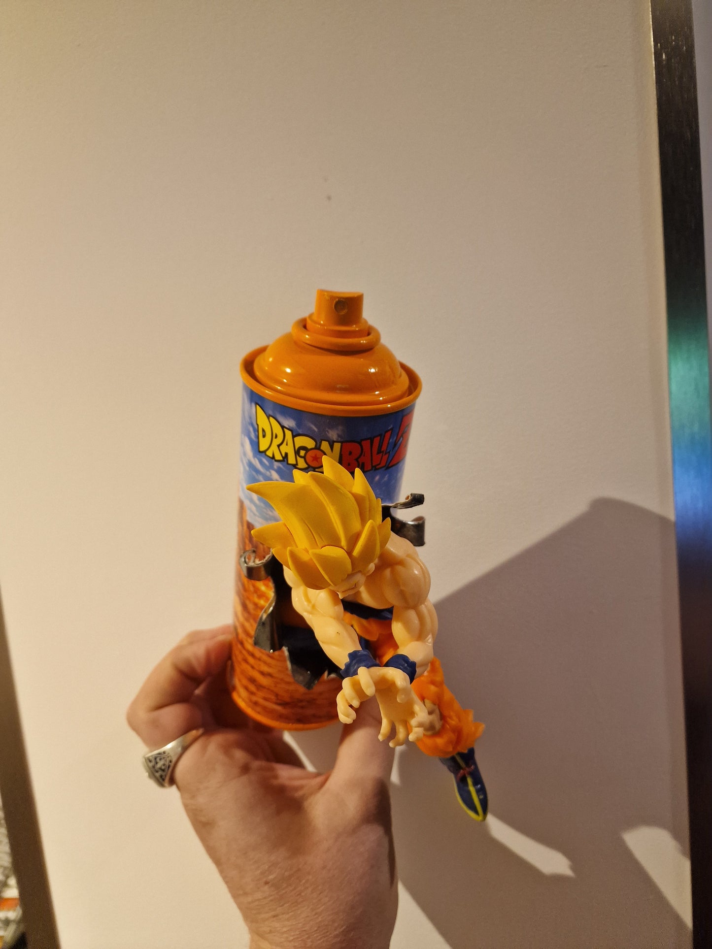 Bombe de peinture custom dragon ball z – Figurine sangoku pop culture artisanale