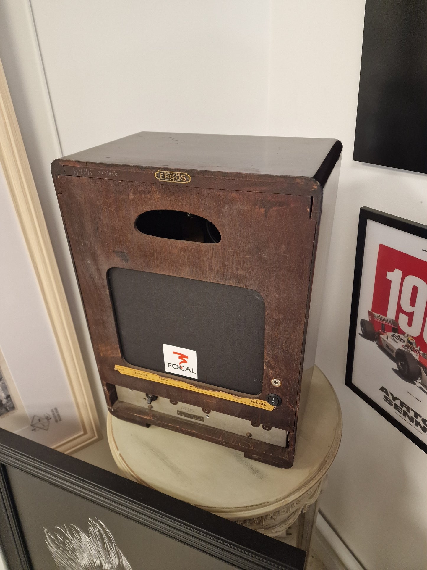Radio vintage restaurée & transformée en enceinte Bluetooth Focal – Pièce unique