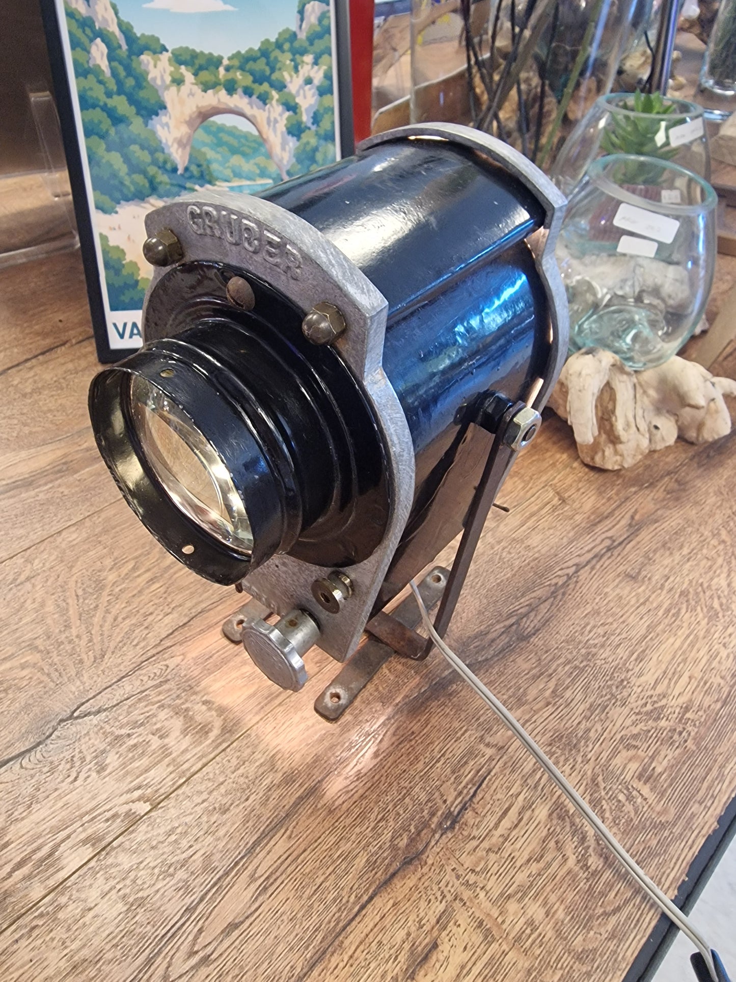 Ancien projecteur GRUBER transformé en lampe – Luminaire industriel vintage