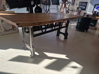 Table industrielle vintage 200 cm – Pieds de machine industrielle anciens & poutres rivetées