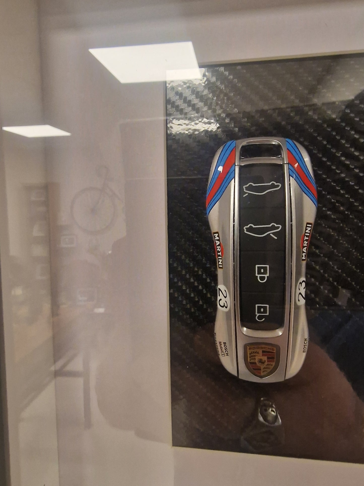 Cadre A4 – Clé Porsche Supercar Design Martini – Édition Limitée (10 exemplaires)